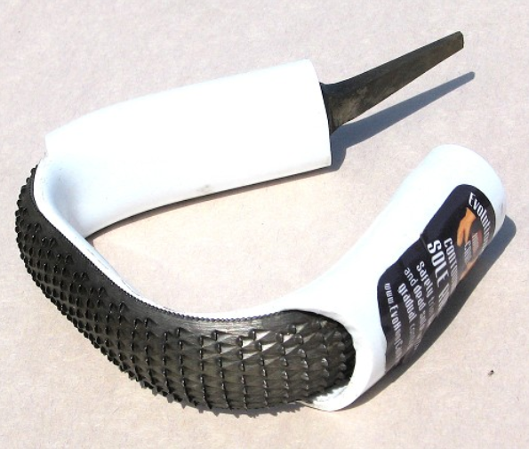 Bar-Sole Rasp
Curved rasp-tooth tool for removing excess horn from sole and bars. Rubber handle for secure “safe grip.” Tine doubles as a hoof pick for clearing debris from the commissures of the frog.