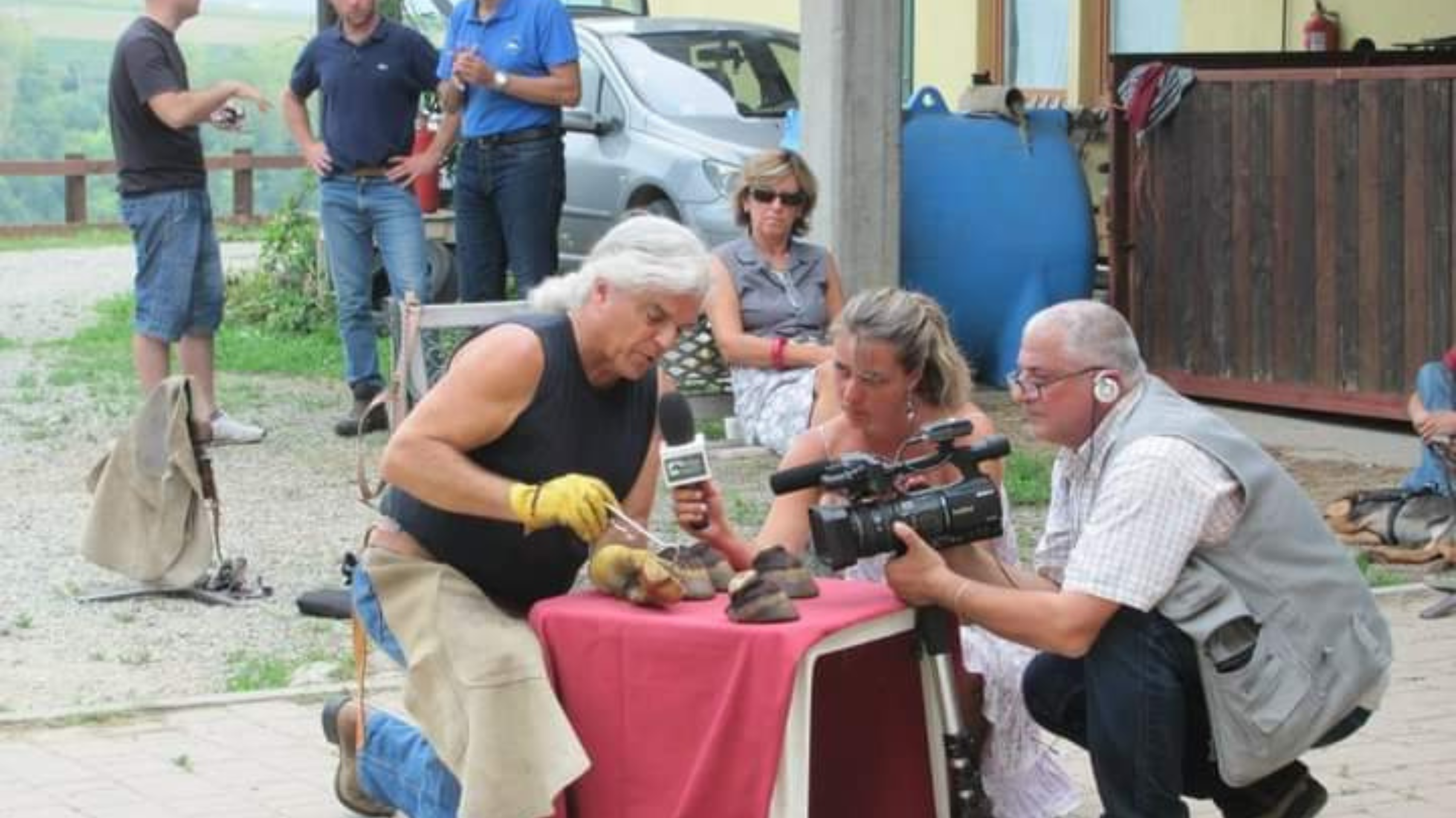 Jaime Jackson is being interviewed by Class Horse TV Journalist Barbara Leoni in Moncalvo, Italy in 2010, in the photo showing natural wear patterns in wild horse hoof cadavers sourced from the U.S. Great Basin