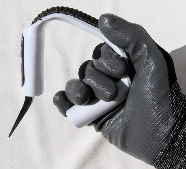 How to grip the Bar-Sole Rasp when using the tine