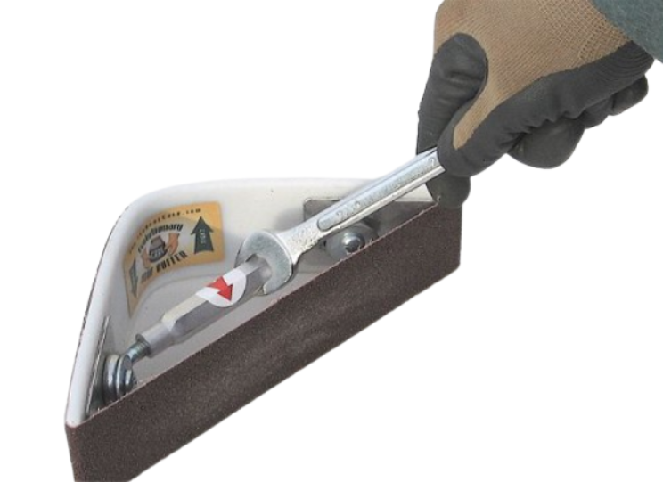 The belt must be loosened and rotated occasionally to make use of the entire belt and prevent excessive wear where the handle edge applies acute pressure to it.